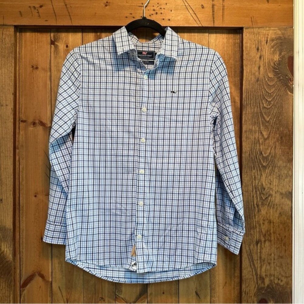 Vineyard Vines Performance Button Down Shirt. EUC Size M (12-14)